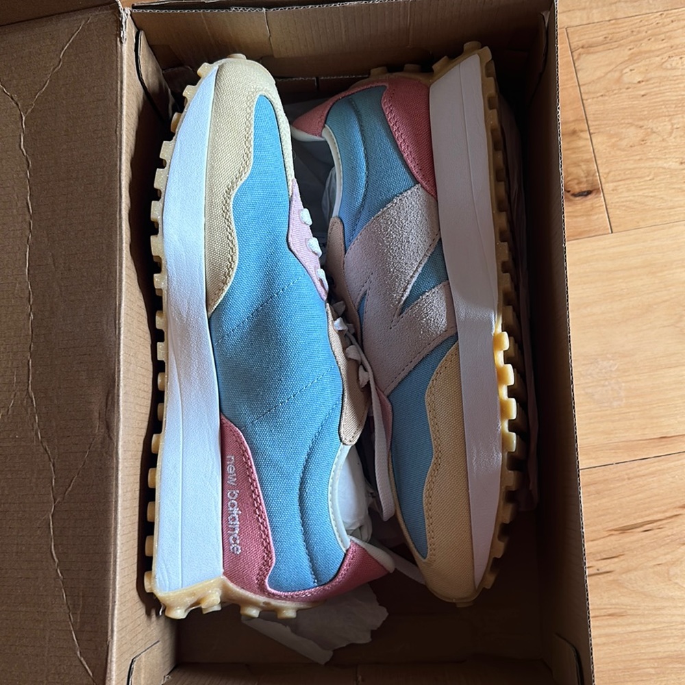 New Balance women’s size 8.5 brand new